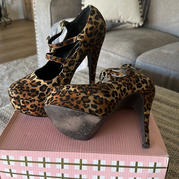 Leopard Heels - Picture 3 of 3